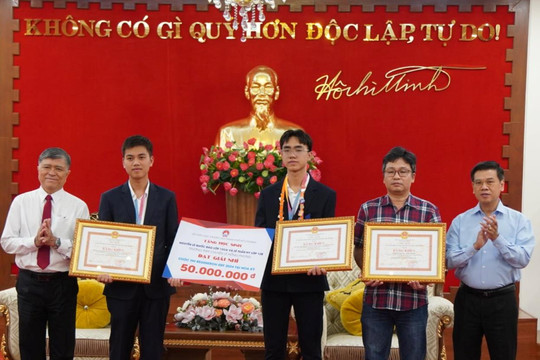 TP Hồ Chí Minh: Hai học sinh đoạt giải Nhì khoa học kỹ thuật quốc tế