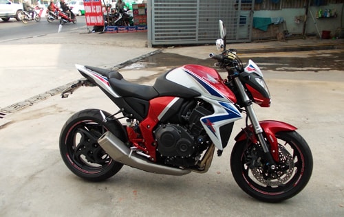 Honda cb1000r deals barracuda