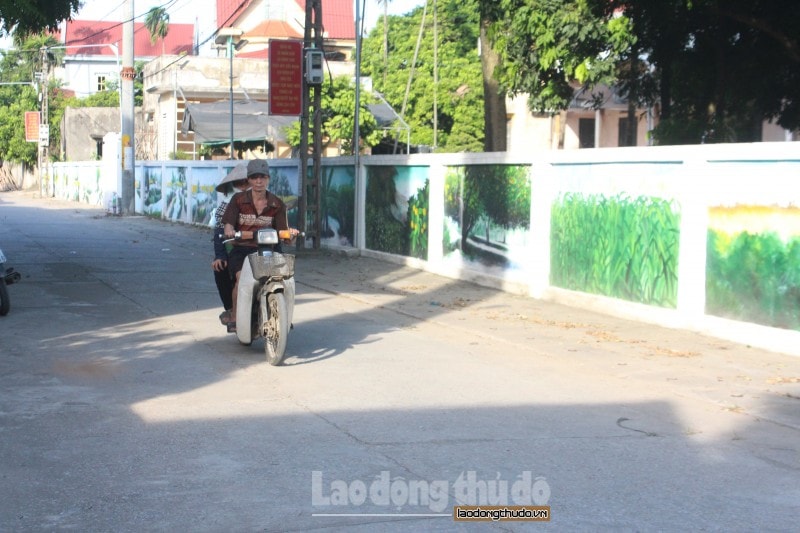 Độc đáo con đường bích họa ở một vùng quê doc dao con duong bich hoa thon dien yet
