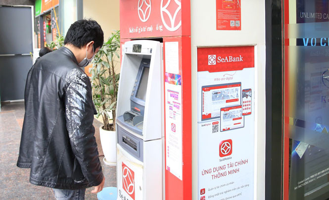 Rút tiền tại các máy ATM: Chưa đến thời điểm ''nóng''