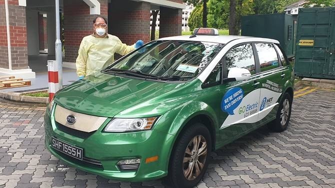 Các tài xế được trang bị đầy đủ đồ bảo hộ cá nhân (Ảnh: Wong Leng Pheng) Các tài xế được trang bị đầy đủ đồ bảo hộ cá nhân (Ảnh: Wong Leng Pheng)