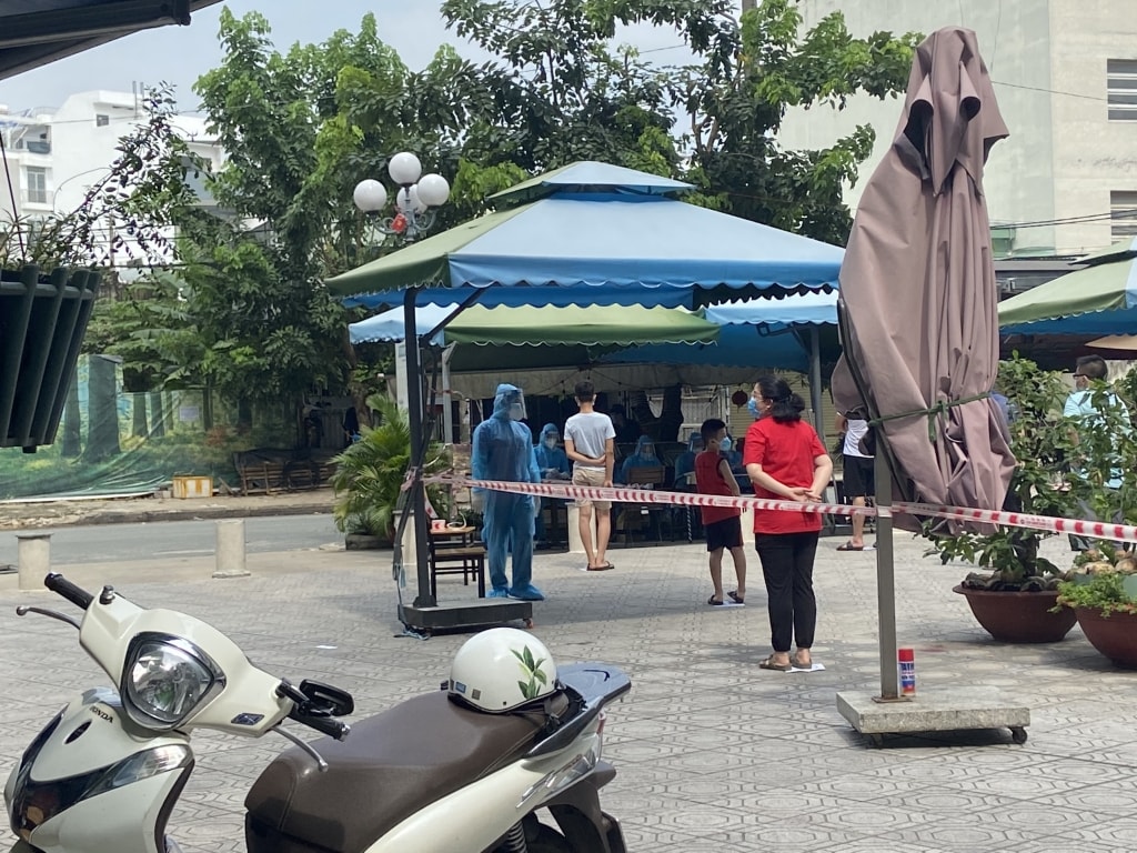 Phong tỏa một block tại chung cư Sơn Kỳ 1 (phường Sơn Kỳ, quận Tân Phú) Phong tỏa một block tại chung cư Sơn Kỳ 1 (phường Sơn Kỳ, quận Tân Phú)