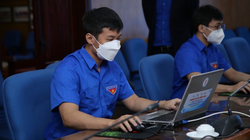 Các thí sinh trong phần thi trắc nghiệm Các thí sinh trong phần thi trắc nghiệm