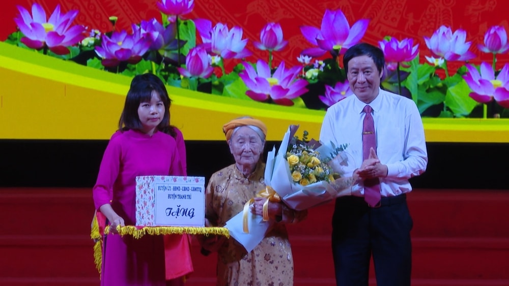 Biểu dương người có công tiêu biểu nhân kỷ niệm 75 năm ngày thương binh liệt sỹ