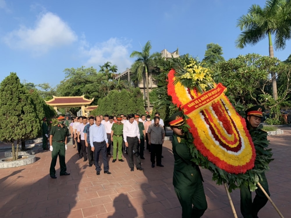 Biểu dương người có công tiêu biểu nhân kỷ niệm 75 năm ngày thương binh liệt sỹ