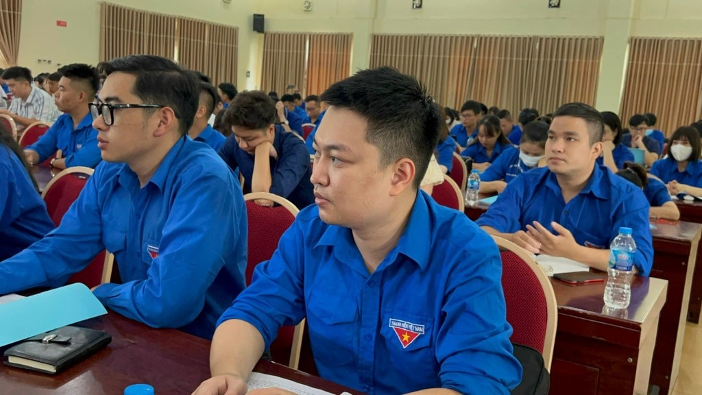 Các học viên theo dõi tại điểm cầu chính 