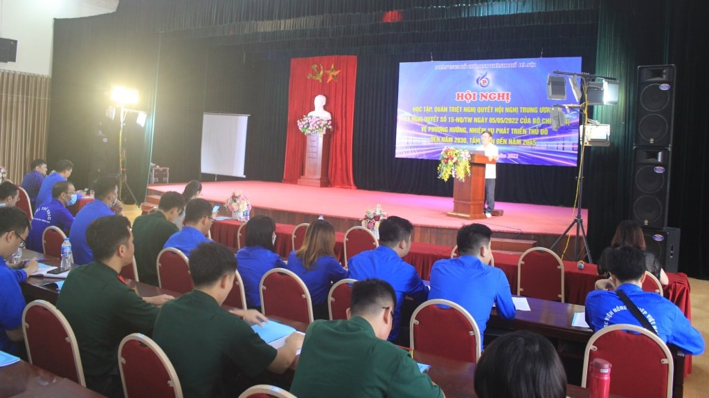 Các học viên học tập nghị quyết tại điểm cầu chính trường Lê Duẩn 