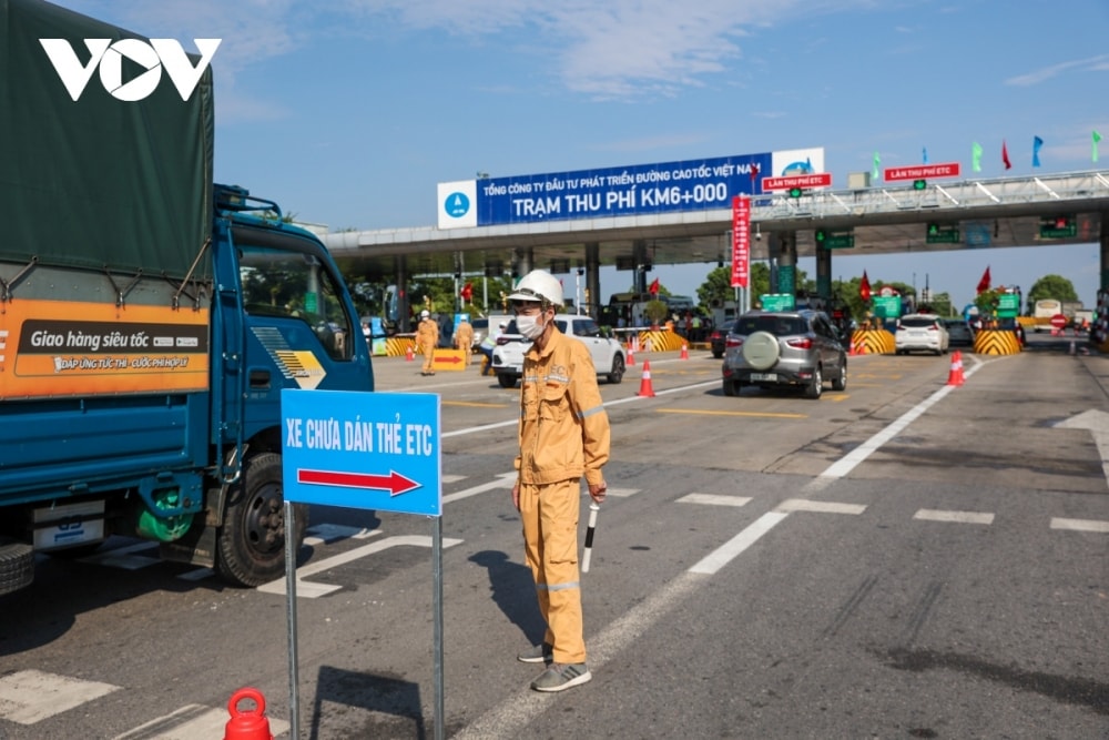 Thu phí tự động ETC vẫn bị lỗi trừ tiền 2 lần sau 2 tháng triển khai Thu phí tự động ETC vẫn bị lỗi trừ tiền 2 lần sau 2 tháng triển khai