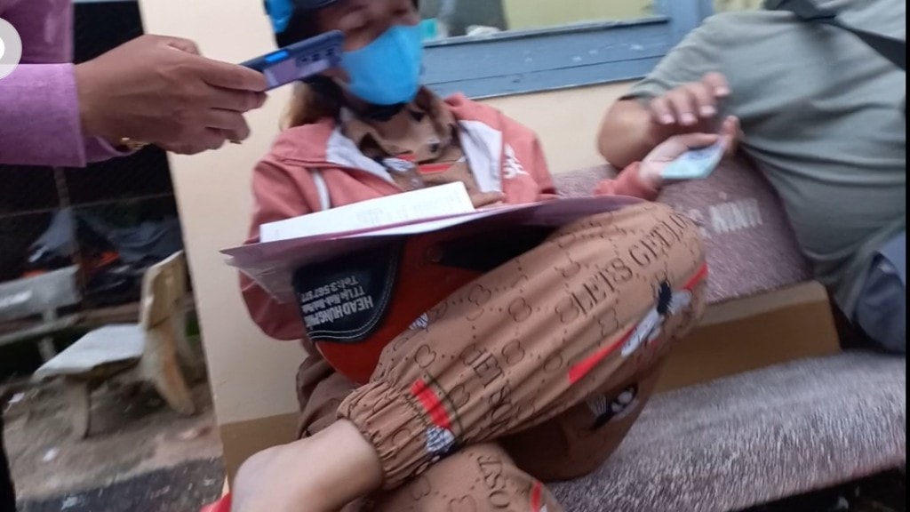 Bài 2:  “Cò” thi nhau “làm luật” trước VP Đăng ký đất đai huyện Lộc Ninh