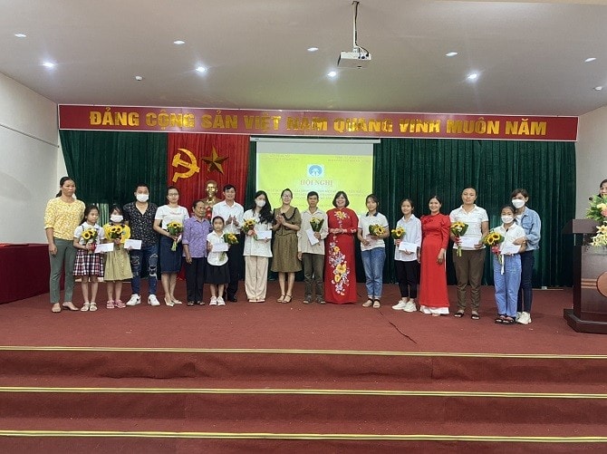 Biểu dương 150 gia đình sinh con một bề tại 15 xã, phường