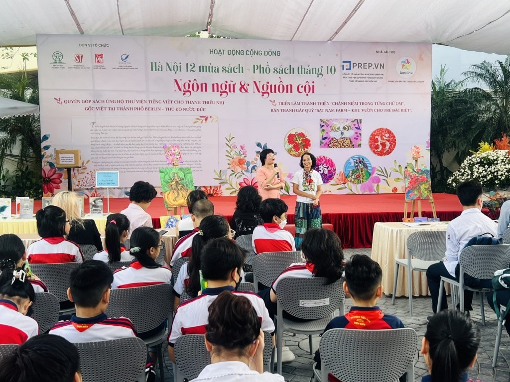 Đông đảo độc giả đến với lễ khai mạc Đông đảo độc giả đến với lễ khai mạc