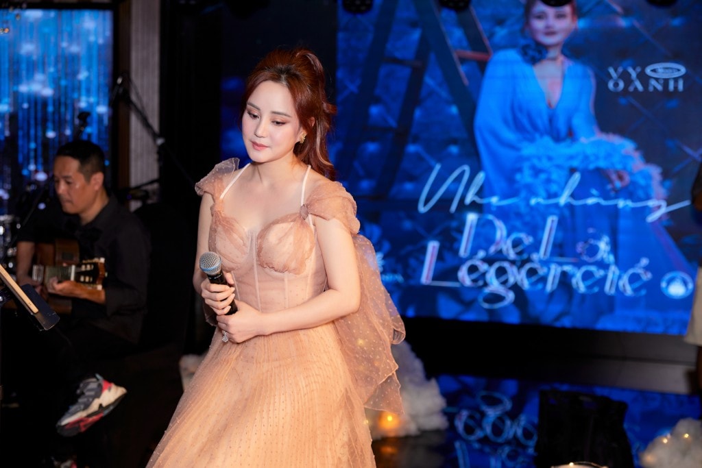 Vy Oanh hòa cùng không khí nhẹ nhàng của mùa thu Hà Nội qua ca khúc “Lỡ một lời thương” Vy Oanh hòa cùng không khí nhẹ nhàng của mùa thu Hà Nội qua ca khúc “Lỡ một lời thương”