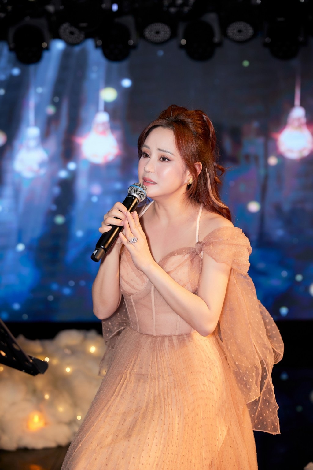 Vy Oanh hòa cùng không khí nhẹ nhàng của mùa thu Hà Nội qua ca khúc “Lỡ một lời thương” Vy Oanh hòa cùng không khí nhẹ nhàng của mùa thu Hà Nội qua ca khúc “Lỡ một lời thương”