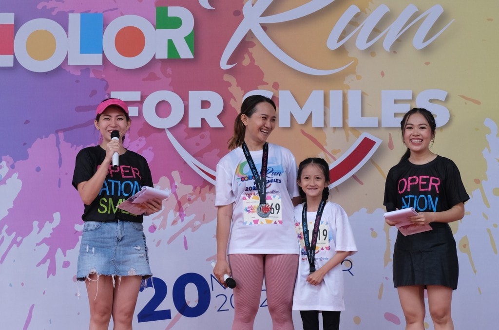 Bé Hiểu Đình - một trong những em bé nhận phẫu thuật từ Operation Smile Việt Nam Bé Hiểu Đình - một trong những em bé nhận phẫu thuật từ Operation Smile Việt Nam