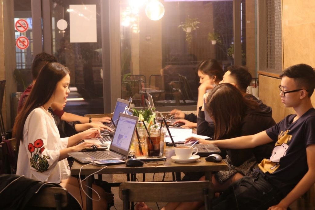 Giới trẻ hiện đại đang lựa chọn lối sống cô đơn Giới trẻ hiện đại đang lựa chọn lối sống cô đơn