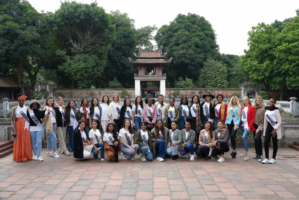 Dàn thí sinh vòng Chung kết Hoa hậu Du lịch thế giới 2022 tham quan tại Văn Miếu - Quốc Tử Giám Dàn thí sinh vòng Chung kết Hoa hậu Du lịch thế giới 2022 tham quan tại Văn Miếu - Quốc Tử Giám