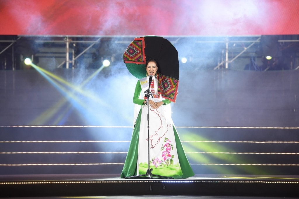 Đại diện Việt Nam Hương Ly giành ngôi Á hậu 2 Đại diện Việt Nam Hương Ly giành ngôi Á hậu 2