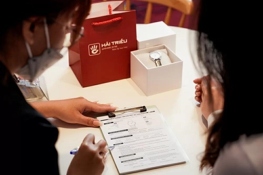 Bạn nên tìm kiếm những cửa hàng, đại lý chính hãng Casio như Đồng Hồ Hải Triều để sở hữu đồng hồ Casio chính hãng