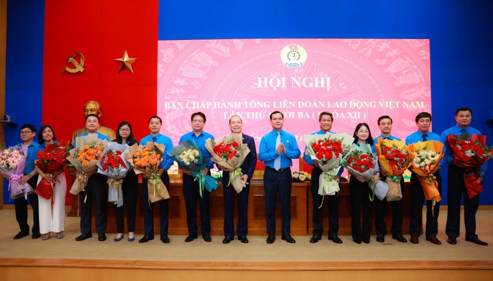 Ông Huỳnh Thanh Xuân được bầu làm Phó Chủ tịch Tổng LĐLĐ Việt Nam