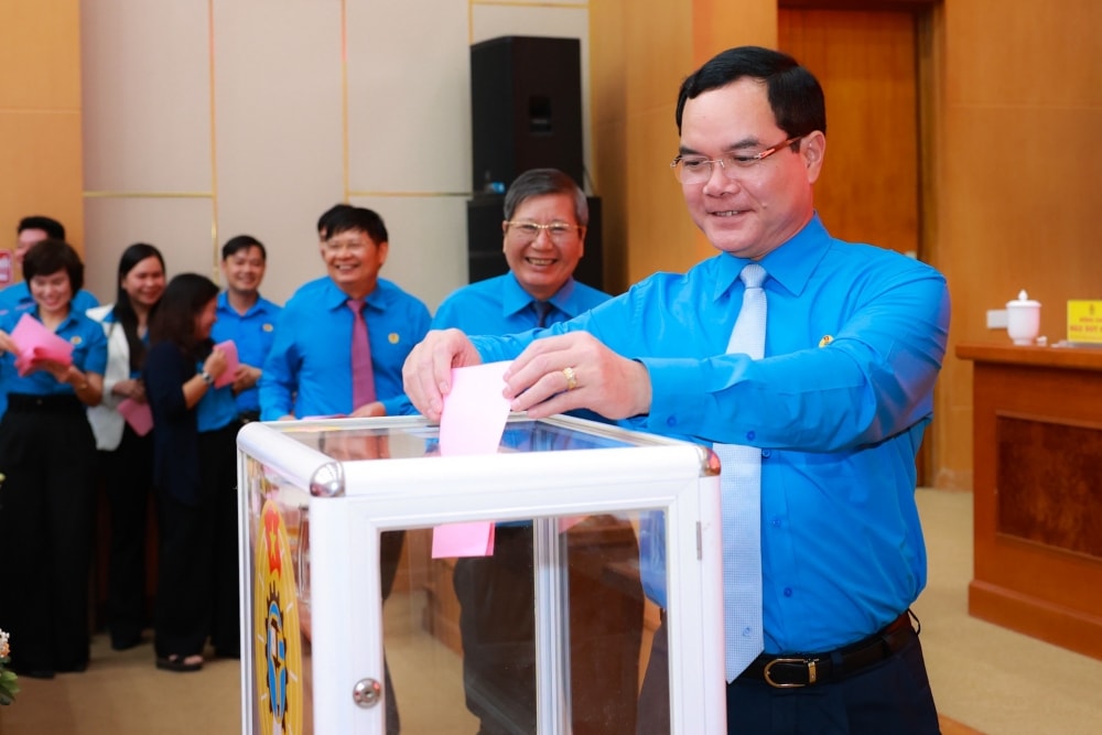 Ông Huỳnh Thanh Xuân được bầu làm Phó Chủ tịch Tổng LĐLĐ Việt Nam