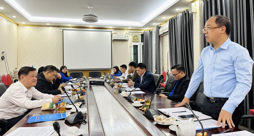 Đồng chí Nguyễn Mạnh Hưng, Bí thư Chi bộ, Tổng Biên tập báo Tuổi trẻ Thủ đô phát biểu tại Hội nghị