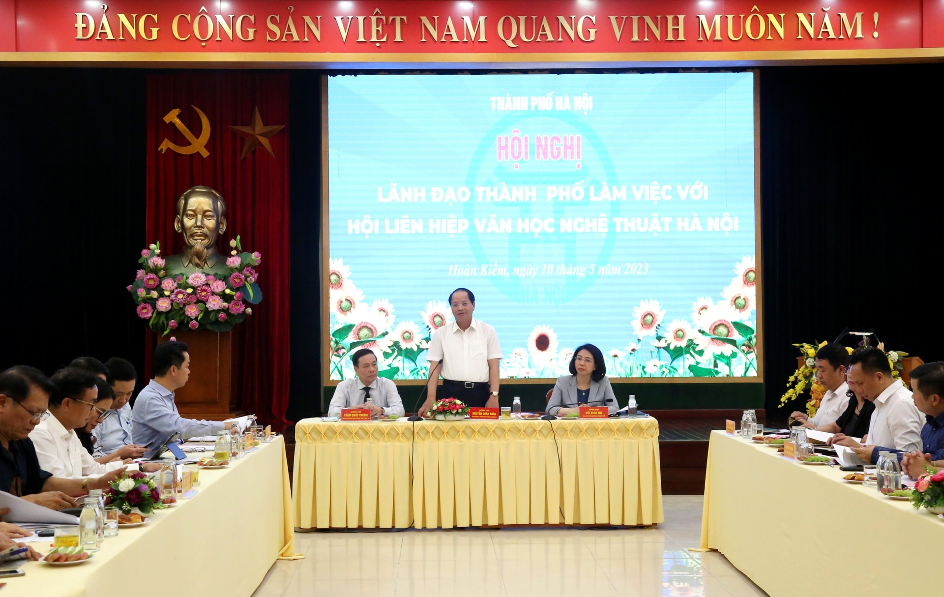 Nghiên cứu, xây dựng chiến lược riêng cho phát triển văn học nghệ thuật Thủ đô