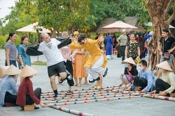 Rộn rã tiếng cười trong Ngày hội giao duyên tại VinWonders Nam Hội An