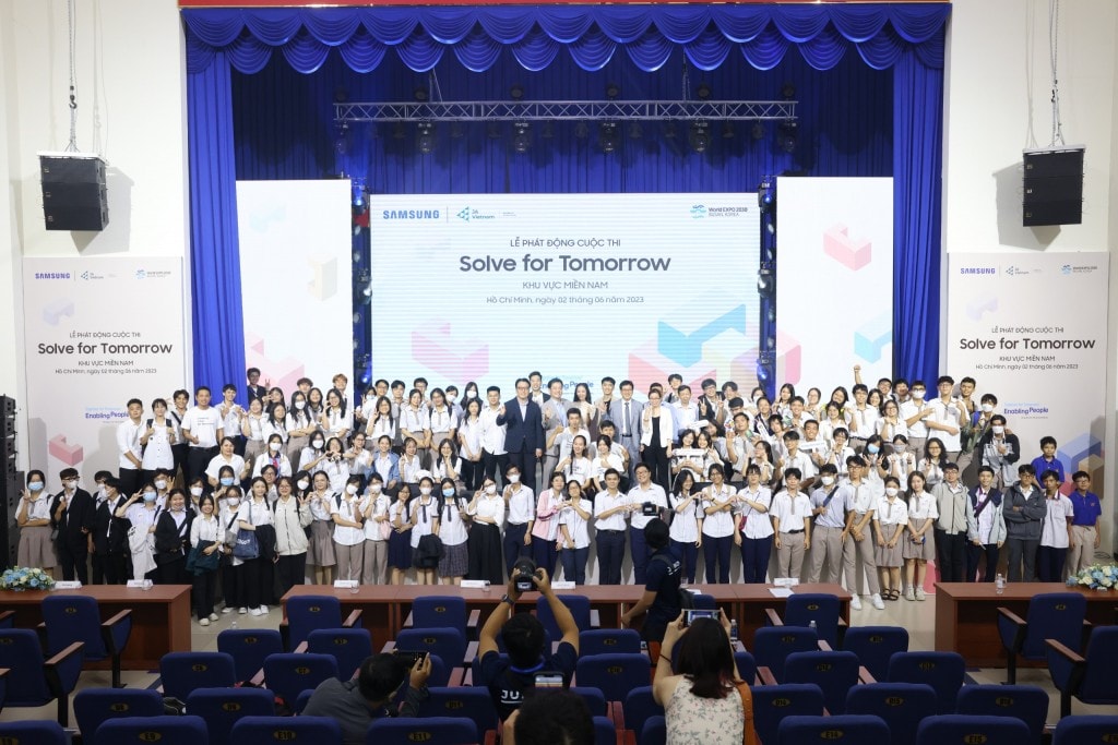 Khởi động hành trình Solve for Tomorrow 2023 cùng 3 triệu học sinh miền Nam