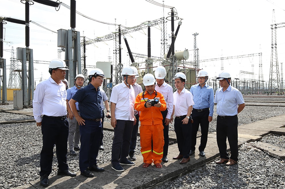 Nâng ngưỡng truyền tải từ miền Trung, giảm căng thẳng điện cho miền Bắc