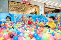 Sạc hứng khởi nhân ngày của bé giữa “công viên” trò chơi tại các trung tâm thương mại