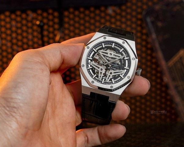 Người mới thường thắc mắc đồng hồ SRWatch của nước nào, trên thực tế, với người chơi lâu năm thì SRWatch đã là thương hiệu quen thuộc của Nhật Bản.