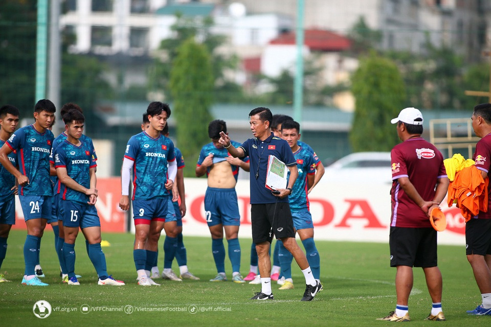 HLV Hoàng Anh Tuấn chốt danh sách U23 Việt Nam lên đường sang Thái Lan - 1