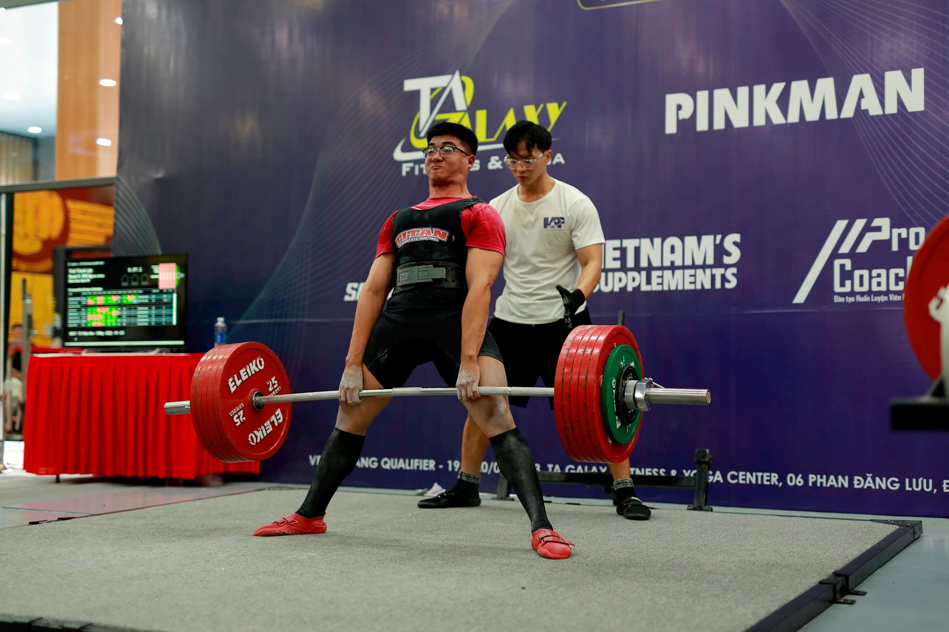 thai-thanh-loc-nguoi-thu-4-tai-viet-nam-nang-duoc-muc-ta-deadlift-300-kg.jpg