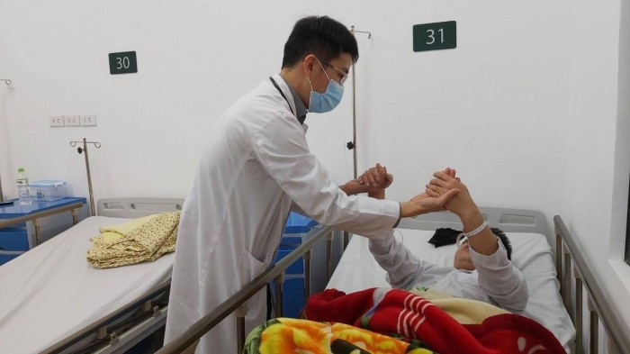 Một bệnh nhân trẻ tuổi đột quỵ não điều trị tại BV Bạch Mai