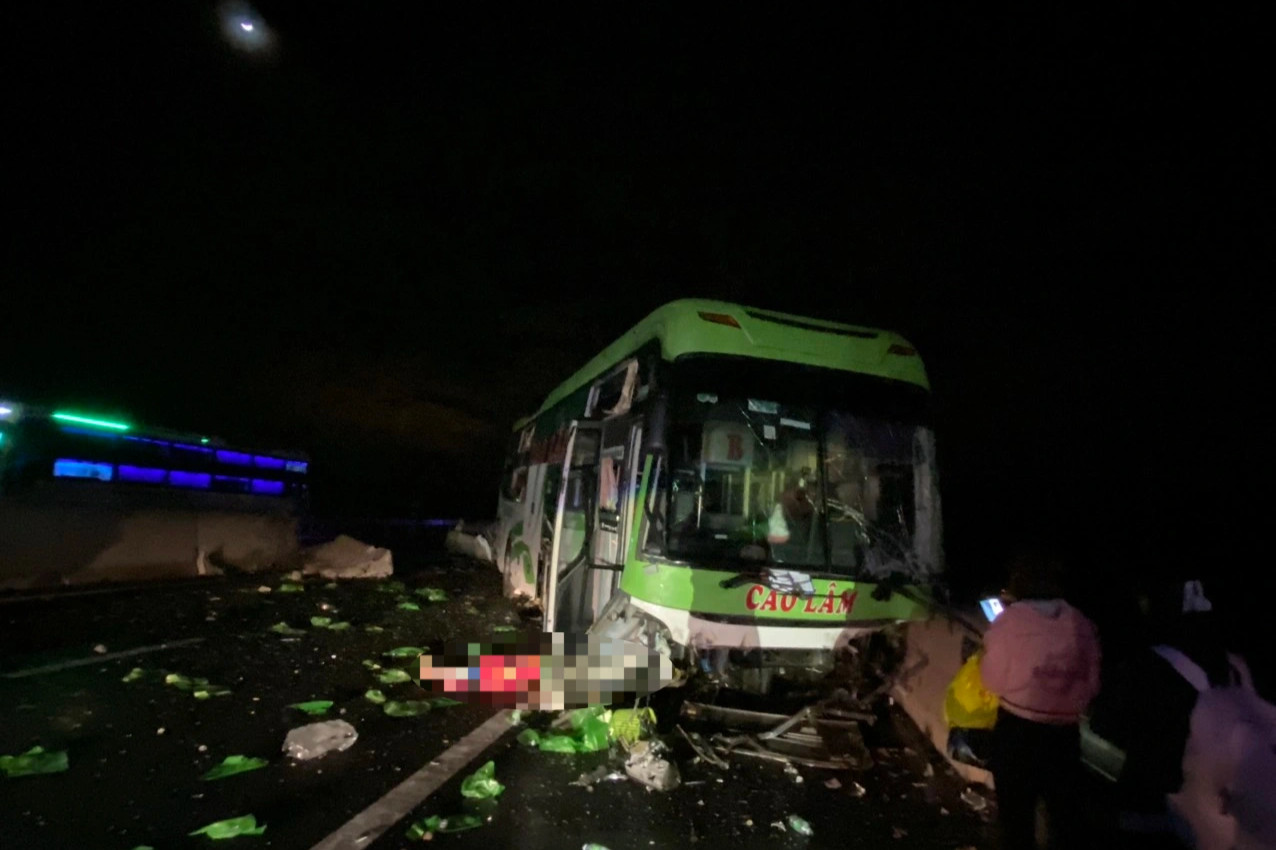 Ô tô chở 26 người gặp tai nạn trên cao tốc Phan Thiết - Dầu Giây - 1