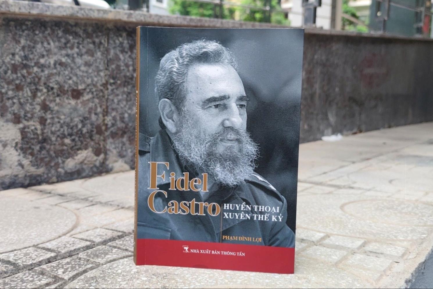 fidel-castro-huyen-thoai-2-(1).jpg