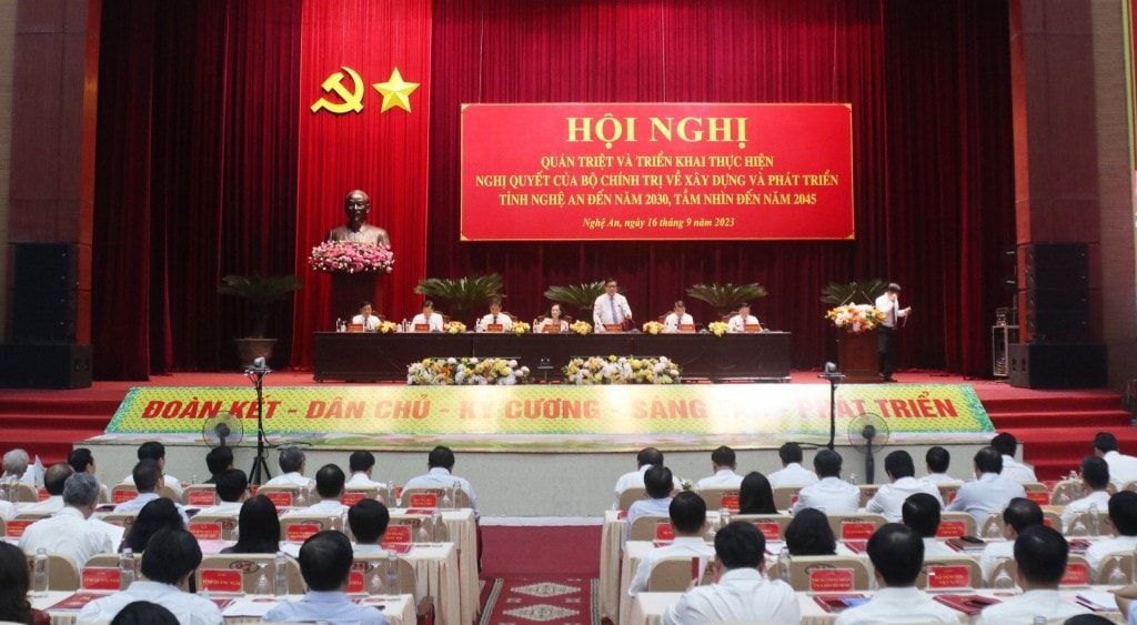 Toàn cảnh hội nghị tại điểm cầu chính Nhà văn hóa Lao động tỉnh Nghệ An. Toàn cảnh hội nghị tại điểm cầu chính Nhà văn hóa Lao động tỉnh Nghệ An.
