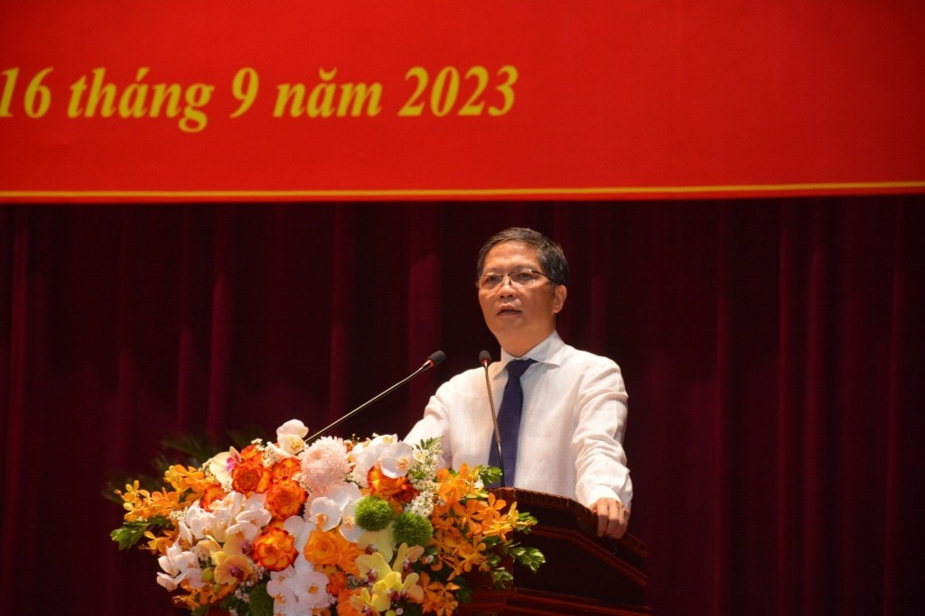 Đ/c Trần Tuấn Anh – Trưởng ban Kinh tế Trung ương quán triệt các nội dung cơ bản của Nghị quyết số 39 về xây dựng và phát triển tỉnh Nghệ An đến năm 2030, tầm nhìn đến năm 2045 Đồng chí Trần Tuấn Anh – Trưởng ban Kinh tế Trung ương quán triệt các nội dung cơ bản của Nghị quyết số 39 về xây dựng và phát triển tỉnh Nghệ An đến năm 2030, tầm nhìn đến năm 2045