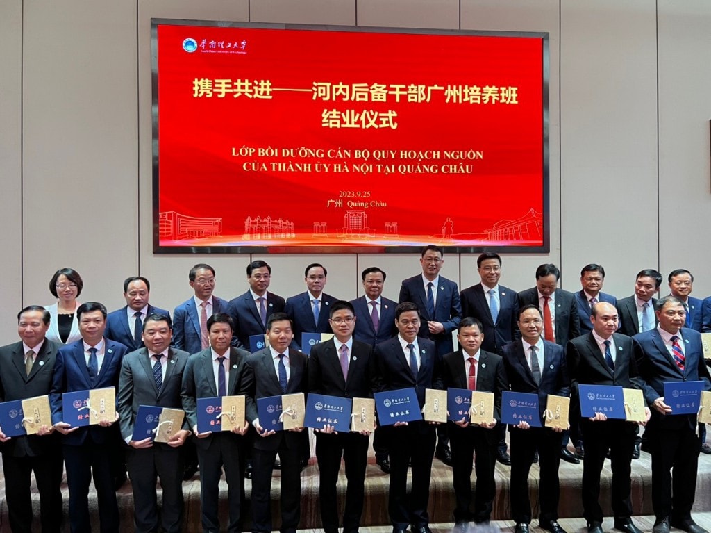Bí thư Thành ủy Hà Nội dự lễ bế giảng lớp bồi dưỡng cán bộ nguồn tại tỉnh Quảng Đông (Trung Quốc)