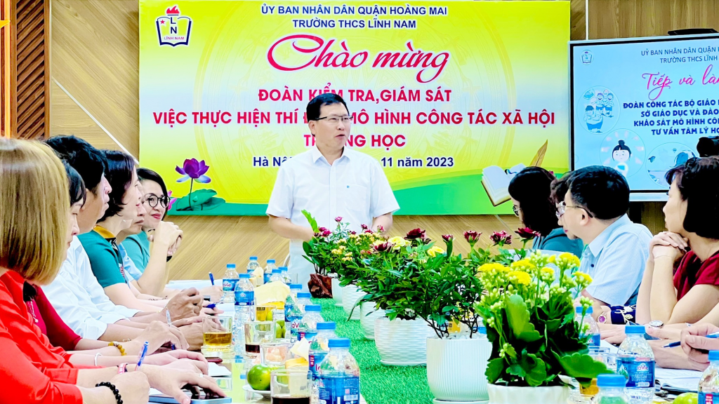 Tiến sĩ Trần Văn Đạt, Quyền Vụ trưởng Vụ Giáo dục Chính trị và CTHSSV, Bộ GDĐT phát biểu tại buổi kiểm tra Tiến sĩ Trần Văn Đạt, Quyền Vụ trưởng Vụ Giáo dục Chính trị và CTHSSV, Bộ GDĐT phát biểu tại buổi kiểm tra