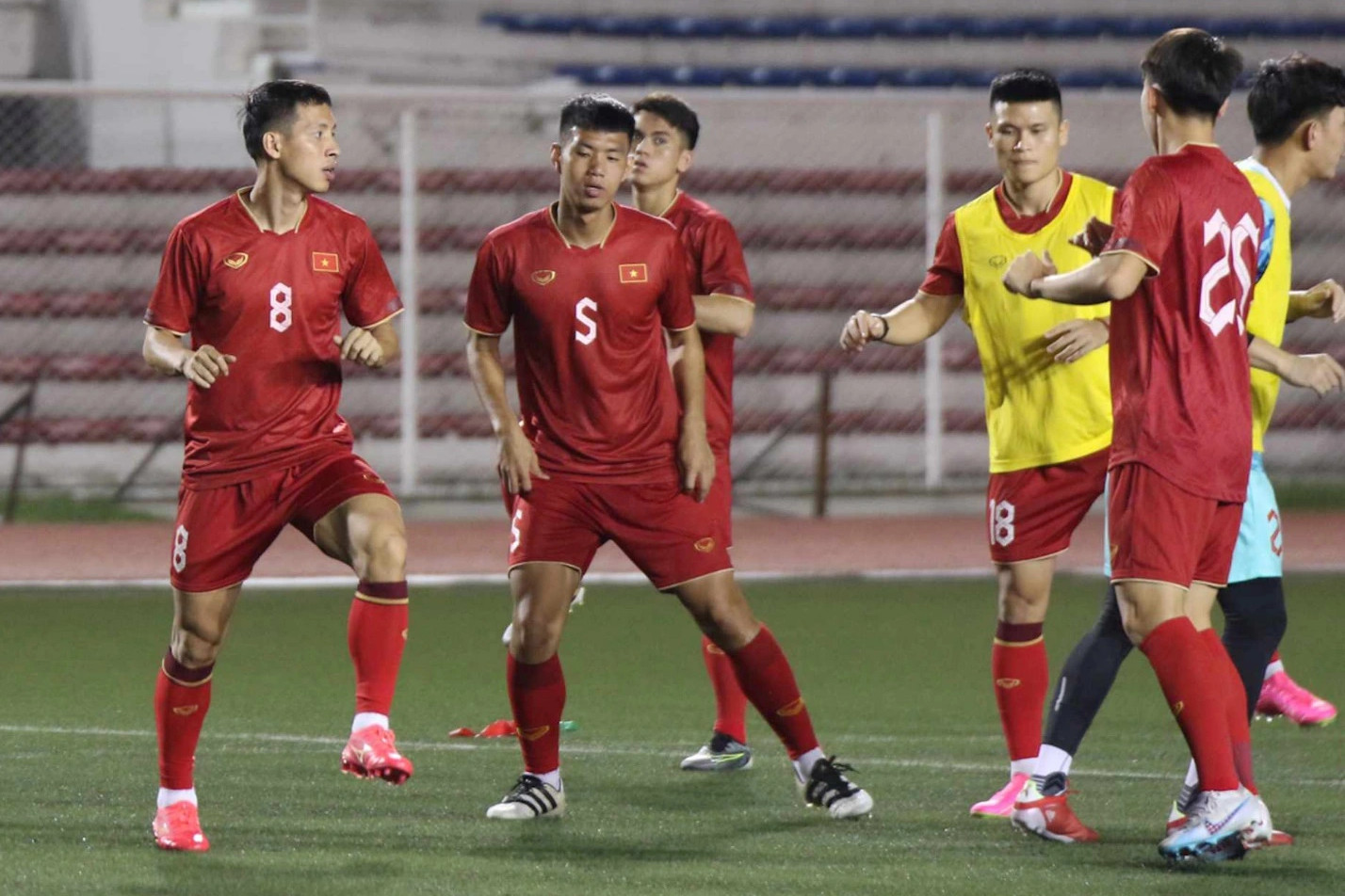 Hùng Dũng: Trận gặp Philippines sẽ là bước chuyển mình của tuyển Việt Nam - 1