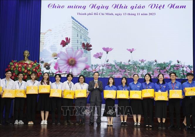 Kiên trì đổi mới để nâng cao chất lượng đào tạo, nghiên cứu lĩnh vực khoa học xã hội và nhân văn