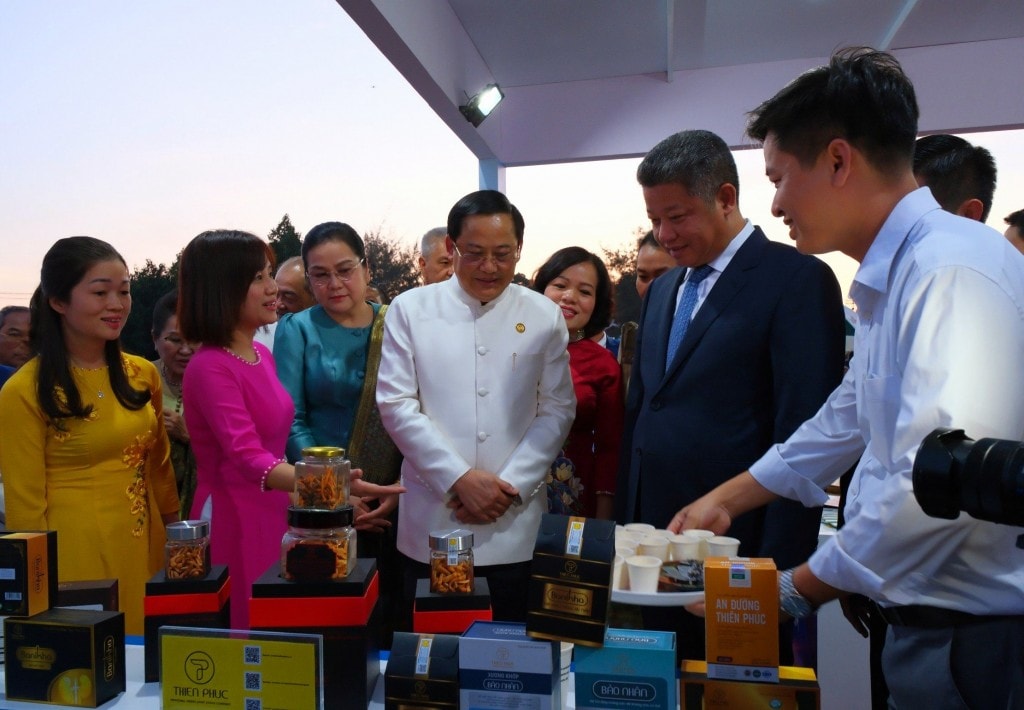 Tăng cường kết nối nông sản, thương mại điện tử giữa các doanh nghiệp Hà Nội – Viêng Chăn