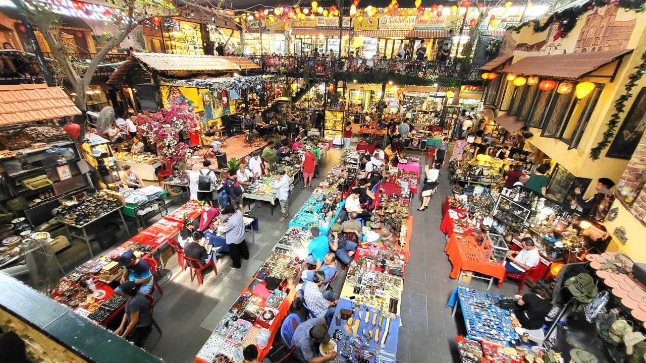 (50-59)- Khám phá chợ đồ cũ độc đáo tại thành phố Hồ Chí Minh