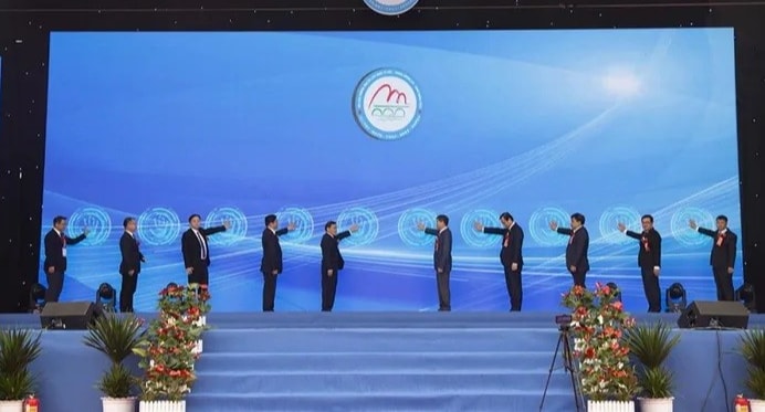 Các đại biểu nhấn nút khai mạc hội chợ Thương mại - Du lịch quốc tế Việt - Trung lần thứ 15 năm 2023. Các đại biểu nhấn nút khai mạc hội chợ Thương mại - Du lịch quốc tế Việt - Trung lần thứ 15 năm 2023.