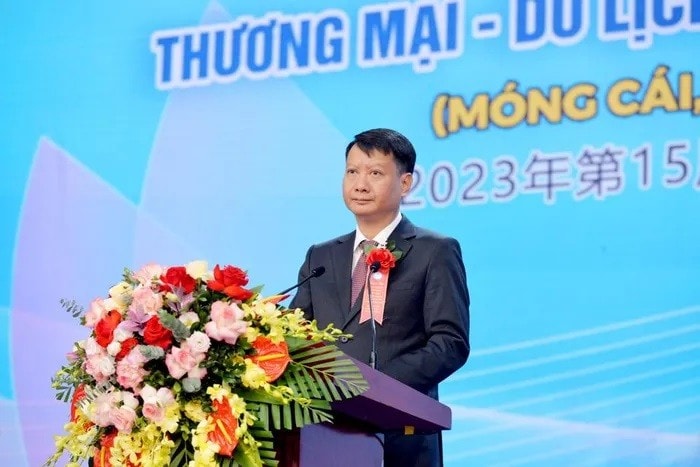 Ông Hồ Quang Huy Chủ tịch UBND TP Móng Cái phát biểu tại Lễ khai mạc Ông Hồ Quang Huy Chủ tịch UBND TP Móng Cái phát biểu tại Lễ khai mạc