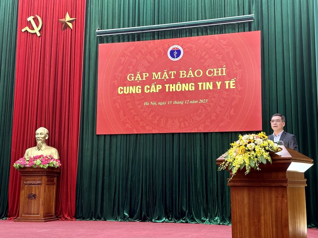 Ông Hà Văn Đức, Chánh Văn phòng Bộ Y tế cung cấp thông tin y tế