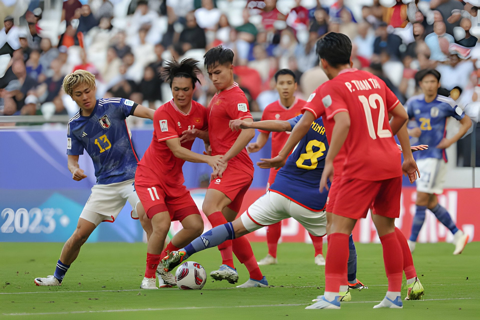 Tuyển Việt Nam bị trừ điểm và tụt hạng sau trận thua trước Nhật Bản - 1