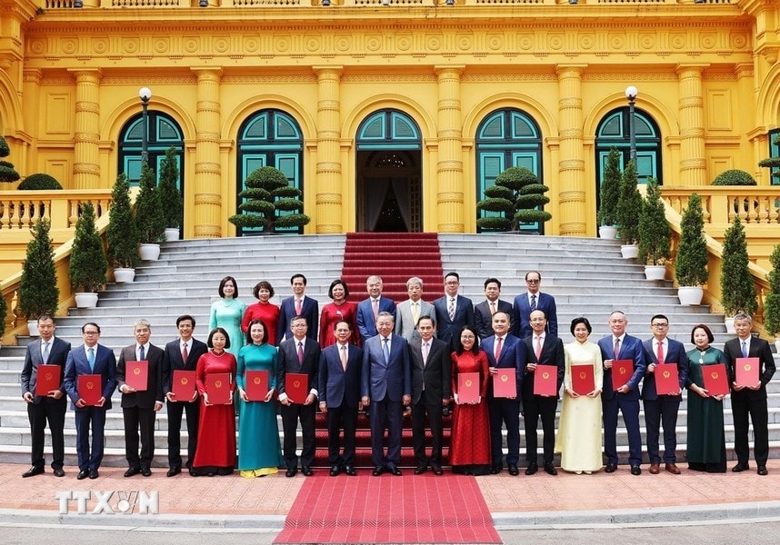 Tổng Bí thư, Chủ tịch nước Tô Lâm trao quyết định bổ nhiệm Đại sứ Việt Nam tại các nước