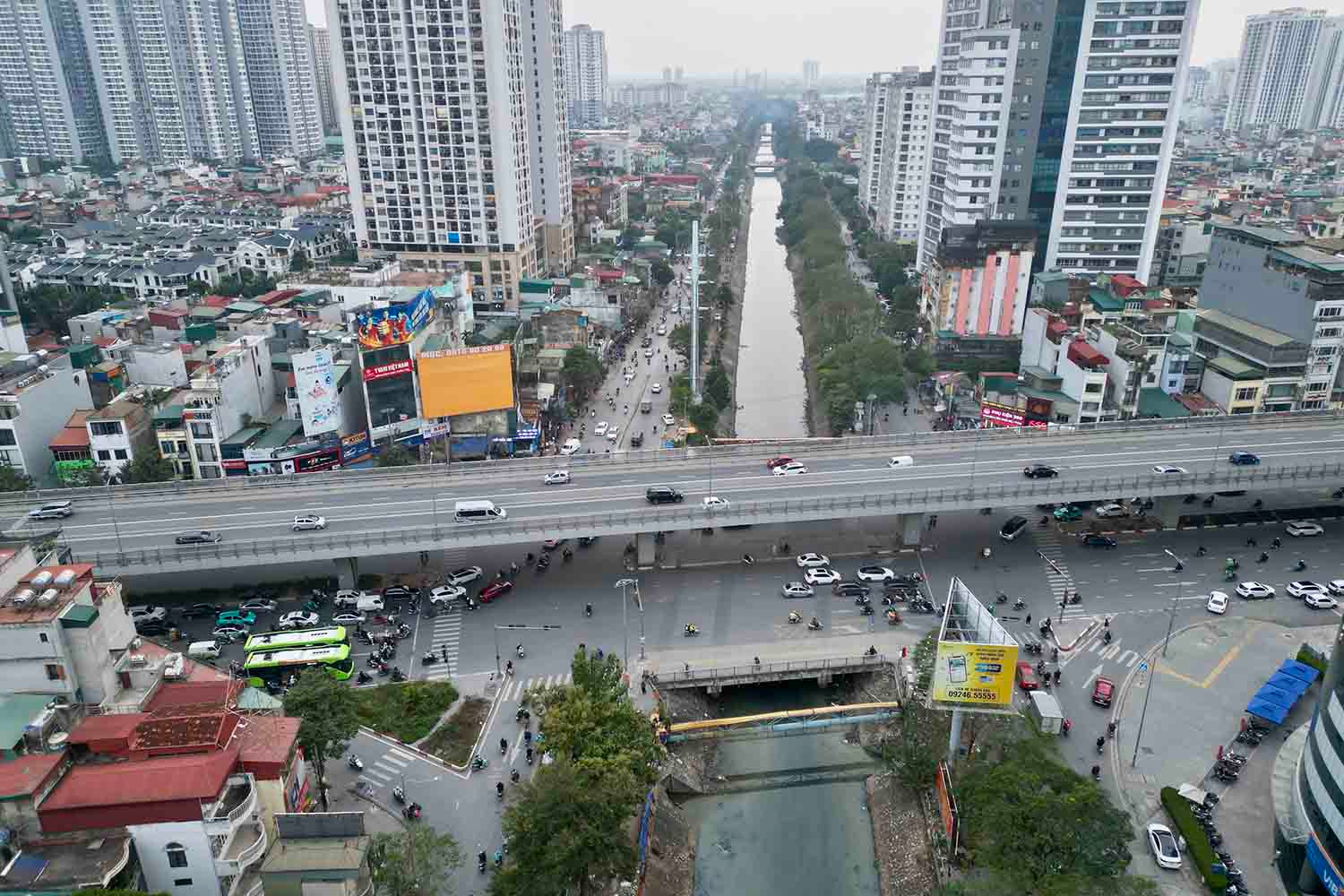 Dự án xây dựng đường Tam Trinh được UBND TP Hà Nội giao cho UBND quận Hoàng Mai làm chủ đầu tư từ năm 2012. Đây là tuyến đường chính trong một phần của quy hoạch tổng thể giao thông trên địa bàn quận Hoàng Mai, có nhiệm vụ kết nối đường Vành đai 2 với đường Vành đai 3, thời gian thực hiện dự án từ năm 2016 - 2019. 